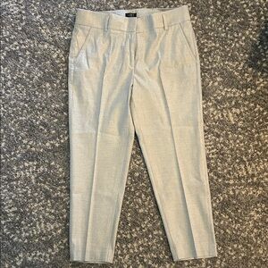 LOFT Women’s cropped light grey dress pants. Worn once I’m 5 3”,fit at ankle.
